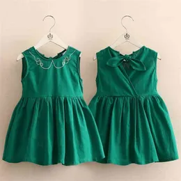 Lato 3 6-10 12 lat Krótkie dzieci Haft Powrót Bow Green Bez Rękawów Flounce Kamizelka Tank Sundress Bawełniane dziewczyny Dress 210701