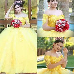Amarelo Quinceanera Vestidos do ombro Tulle Lace Applique Crystals Flores feitas à mão Doce 16 vestido de bola Made Made Vestido 403