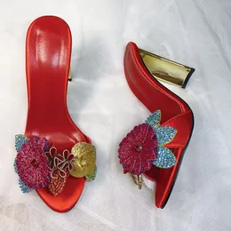 2021 Donne donne genuine vera cuoio oro alto tacchi estivi sandali fiore infragenere flip-flops abito da sposa da sposa gladiatore scarpe sexy dimensioni in tessuto