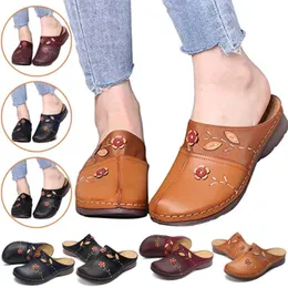 Högkvalitativa kvinnor träskor Sandaler Ladies Comfort Closed Toe Wedges Platform Shoes Flower Slipper 210928