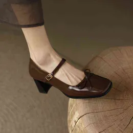 Klänning skor chaussures à bout carré et talons hauts épais pour femme escarpins concis en croûte de cuir stil rétro mary janes samling 220303