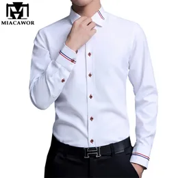 Miacawor våren långärmad klänning tröja män mode oxford camisa masculina slim fit casual shirt vit c274 210708