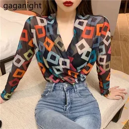 Mulheres elegantes da primavera sexy v pescoço camiseta vintage geométrico magro pulôver tshirt manga longa tops cair 210601