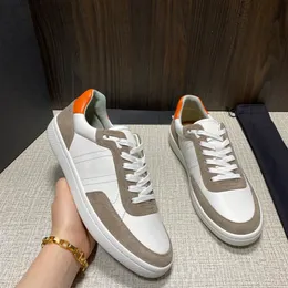 2022 Senaste Style Luxury Design Skor Män Sneakers Läder Stitching Casual Skor Bekväm Fritid Sneaker Mode Sport Andas Sko Man Storlek 39-44