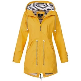 屋外の縞模様のフードキャンプのための女性のジャケットの女性の春秋の嵐のスーツの屋外の縞模様のフードのキャンプのトレッキングソフトシェルを締め付ける
