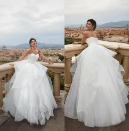 Nuovi abiti a buon mercato a buon mercato con gonne a più tulle bohemien con abiti da sposa da sposa a una spalla