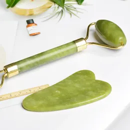 2in1 set Green Natural Jade Roller Guasha Gua Sha Scraper Tools Konst och hantverk Sten ansikte Massager för nacke Back Jawline Skin Care Lifting