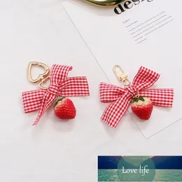 1pc härligt band jordgubbe nyckelring nyckelring för kvinnor flicka smycken simulerad frukt bowknot söt väska bil nyckelhållare nyckelring k37