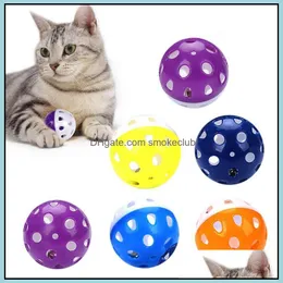 Dostawy Home GardenPet Hollow Pet Cat Zabawka z Cute Bell Voice Plastic Interactive Ball Trainkle Puppy Gring Zabawki Hurtownie Drop Dostawa