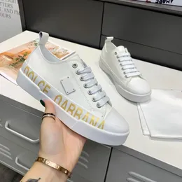 Scarpe casual di design di lusso Nuova lettera Sneakers bianche in pelle da donna Stile straniero Moda per il tempo libero Scarpe singole Traspirante Stringate 35-45 sdgvsadbpu