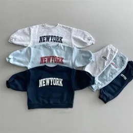 Sonbahar Çocuk Bebek Mektubu Baskılı Giyim Setleri Toddler Erkek Kız Kazak + Pantolon 2 adet Takım Elbise Bebek Uzun Kollu Giysi Seti 211021