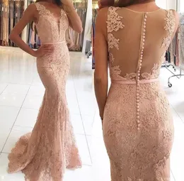 Blush Champagne Mermaid Prom Abiti Modest V Neck con abiti da festa sexy in pizzo di pizzo in rilievo.