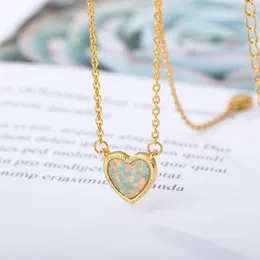 Pendanthalsband 2021 Fashion Opal Love Heart Necklace Sweet For Girl Friend Gift ClaVicle Chain Elegant Retro Women Jewelry