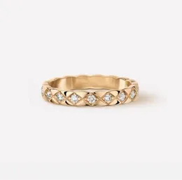 Пара кольца мужчины леди женщины титановая сталь 18k золотые гравированные ромбные клетки настроек алмазные влюбленные узкие кольца W302