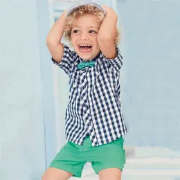 Pojkar Kläder Barn Plaid Bow Slips Kortärmad + Solid Färg Shorts Suit Kid 2-6Y Toddler Boy 210528