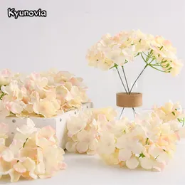 Kyunovia 50pcs 인공 실크 수국 꽃 머리 공 국화 결혼식 경로 홈 엘 DIY 꽃 벽 액세서리 KY34 210925