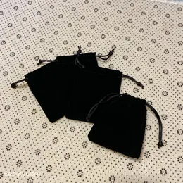 12X10CM 9X7CM saco de poeira de veludo preto moda embalagem bolsa vip saco de corda para presente de joias por atacado
