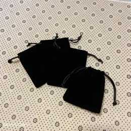 12X10CM 9X7CM sacchetto di polvere di velluto nero sacchetto di imballaggio di moda sacchetto di stringa pacchetto VIP per gioielli regalo all'ingrosso