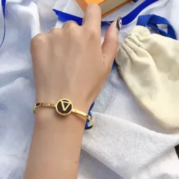 Kvinnors Luxury Armband Cuff Designer Mode Smycken Gåvor Sociala Sammanfattning Armband 2 Högkvalitativ Bra Vackert