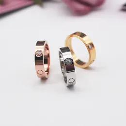 Designer Rose Gold Rostfritt stål Kristall Kvinna Smycken Kärlek Ring Män Löfte Ringar För Kvinnliga Kvinnor Presentförlovning Med väska