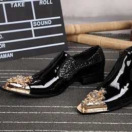 フォーマルメンズドレスシューズ高級ブランドゴールド金属つま先光沢のある男性革の靴Zapatos Hombre Papeny