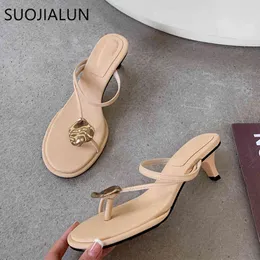 SUOJIALUN 2021 Neue Marke Frauen Slipper Dünne Niedrigen Ferse Outdoor Casual Sandale Schuhe Metall Schnalle Damen Kleid Slides Flip-Flops k78