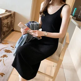 섹시한 민소매 니트 탱크 드레스 여성 긴 바디 콘 드레스 겨울 2021 슬림 스쿠프 넥 늑골이있는 robe femme sundress 080302