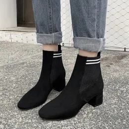 Alta faixa elástica tornozelo elegante senhoras botas de salto quadrado inverno camurça botas curtas feminino bege preto r3