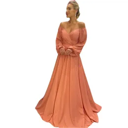 Verngo 2021 Semplice Blush Rosa Satin Prom Dresses fuori dalla spalla a soffiaggio maniche lunghe donne abiti da sera formali più dimensioni