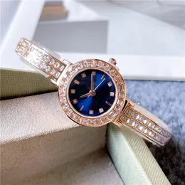 Zegarki marki Kobiety Dziewczyna Piękny Kryształ Diamentowy Styl Metalowy Stalowy Zespół Quartz Wrist Watch D27