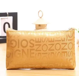 2021 New Women Wash Bag Mulher Cosméticos Bags Carta De Prata Bolsa De Negócios Bolsas Bolsas De Hospedar Kits Maquiagem Bolsa De Embraiagem