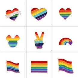 9 Stil LGBT Tasarım Gökkuşağı Yaratıcı Kalp Yeh Parmak Pin Broş Metal Pins Rozeti Denim Emaye Yaka Takı Hediye Kadın Çıkış