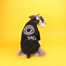 2023 Estate unisex vestiti del cane V Cat Vest piccolo maglione Luxurys Designer panno Pet Supply Abbigliamento camicia per cucciolo di cotone T-shirt