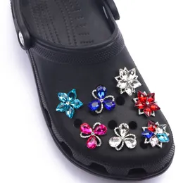 Partihandel anpassade 3d sko blommor lyx kristall diamant smycken tillbehör croc skor charms dekorationer