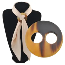 Pins, broscher runmeifa grossist naturlig horn silke halsduk spänne fast runda ogräs / damer mode buck hög kvalitet