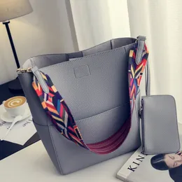 Nigedu varumärke designer kvinnor handväska stor kapacitet färgstarka band axelväska PU läder bucket crossbody väskor damer stora totes 210226