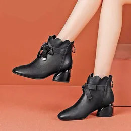 النساء أحذية الكاحل 2021 الخريف الشتاء الأحذية ميد الكعوب العارية الأحذية القوس اللباس الأحذية النسائية الأحذية موجة الأبيض بوتاس موهير 8318N