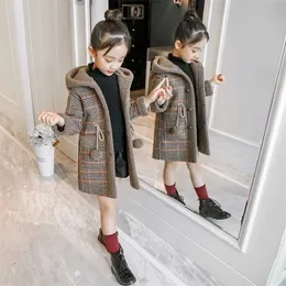 Dzieci Wełniane Płaszcze dla Dziewczyn Moda Zima Plusz Zagęszczone Kapturem Kostiumy Dzieci Outwear Kurtki Tops Odzież 211204