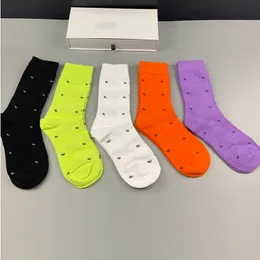 Erkek Çorap Barok Mektup Tasarımcı Erkekler SOCKS Moda Marka Yumuşak Pamuklu Adam Hosiery 7 Tarz Kişilik Tahvt Çift ÇOCK TXDJTXD Q240529