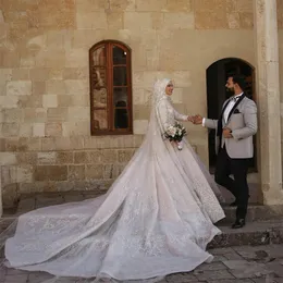 Vintage laço completo uma linha vestidos de casamento muçulmanos com overskirt trem plus size frisado jardim país vestidos de festa nupcial robe de casamento 322