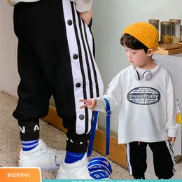 Bomull Boys Stripes Stiliga Sweatpants Ny Höst Zhong Da Tong Baby Koreansk Casual Trousers Western Style 210303