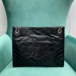 Classic Designer Äkta läder Kvinnor Shoppingväska Handväskor V-Stripes Sy tråd Totes Tung kedja Hårdvara Skulderväska Magnetisk Spänne Berömd Baguette Purse