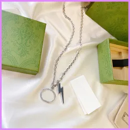 Nuova collana con pendente da uomo Luxurys Designer di gioielli da donna Moda di strada Collane in argento con lettere lampo Catena unisex all'ingrosso D221214F
