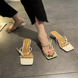 슬리퍼 숙녀 여름 패션 2021 고품질 크리스탈 힐 신발 한 단어 투명 샌들 샌들 리아 드 라스 무류 레스