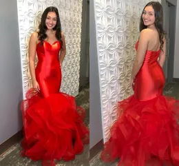 2021 Enkel röd satin sjöjungfru prom klänningar ruffle kjolar strapless trumpet formella kvällsklänningar elegant parti speciellt tillfälle kvinna billigt