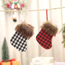 H056 Christmas Stocking Plush Plaid Socks Gift Candy Bag for Children Fireplace Tree Hanging Family Holiday Home Decor