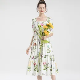 Kvinnors banor klänningar fyrkantig halsringning korta ärmar blommor tryckta ruffles ruched mode mid klänning vestidos