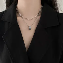 Metal Style Double Layer Hip Hop Halsband Kvinnors Nisch Design Sense Clavicle Chain Temperament Net Red Personality Pendant