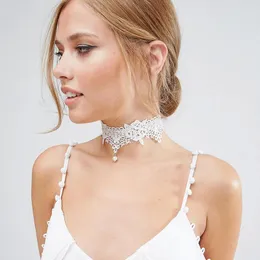 Kedjor 2021 Svartvit Pearl Pendant Lace Halsband Fashion Vintage Hollow Flower Mönster Krage Nacklace för kvinnor