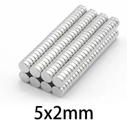 100 adet N35 Yuvarlak Mıknatıslar 5x2mm Neodimyum Kalıcı NDFEB Güçlü Güçlü Manyetik Mini Küçük Magnet